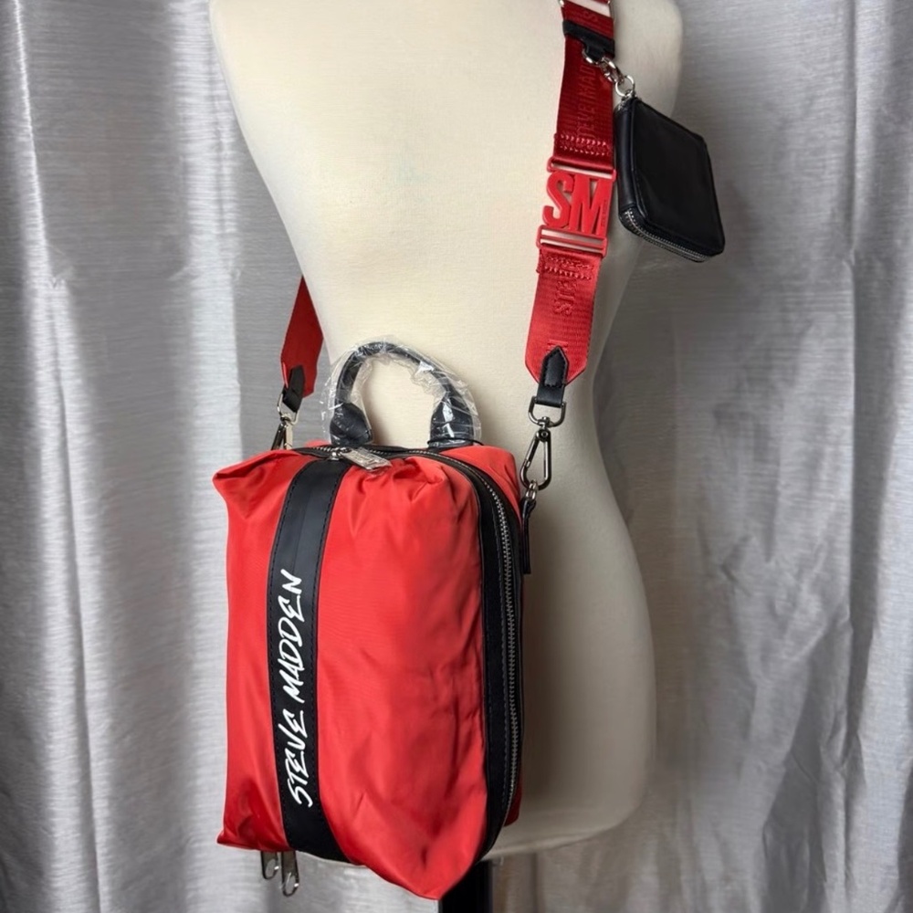 Steve Madden Sling / Crossbody Nylon Bag Bfuria Tik Tok Red & Black Convertible - Picture 1 of 4